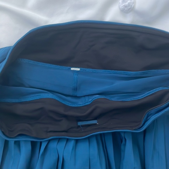 Size 4 Lululemon skirt no longer sold !! - Picture 5 of 5